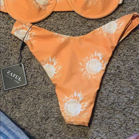 Bikini - Picture 5 of 7